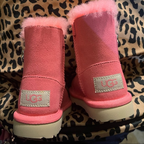 Ugg Toddler K Bailey Zip Short Fashion Boot - Picture 4 of 4